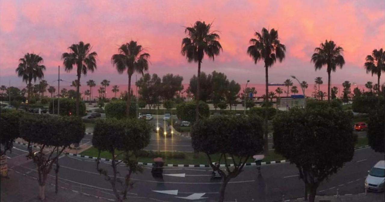 לימסול Sea Front & City Center, Amazing Sea View מראה חיצוני תמונה