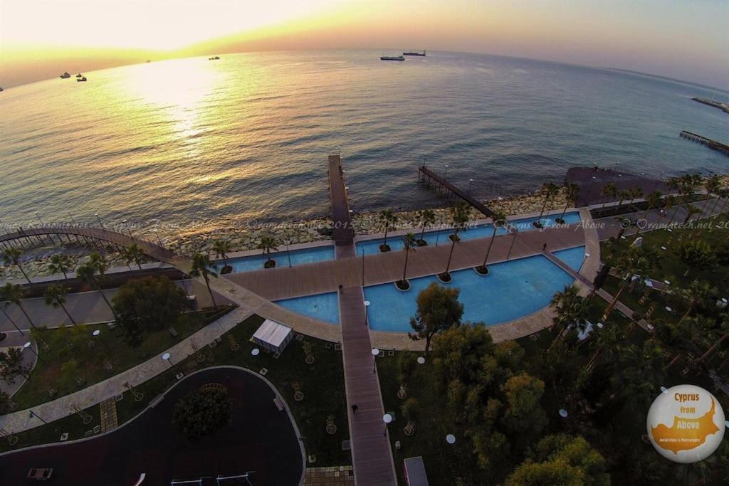 לימסול Sea Front & City Center, Amazing Sea View מראה חיצוני תמונה