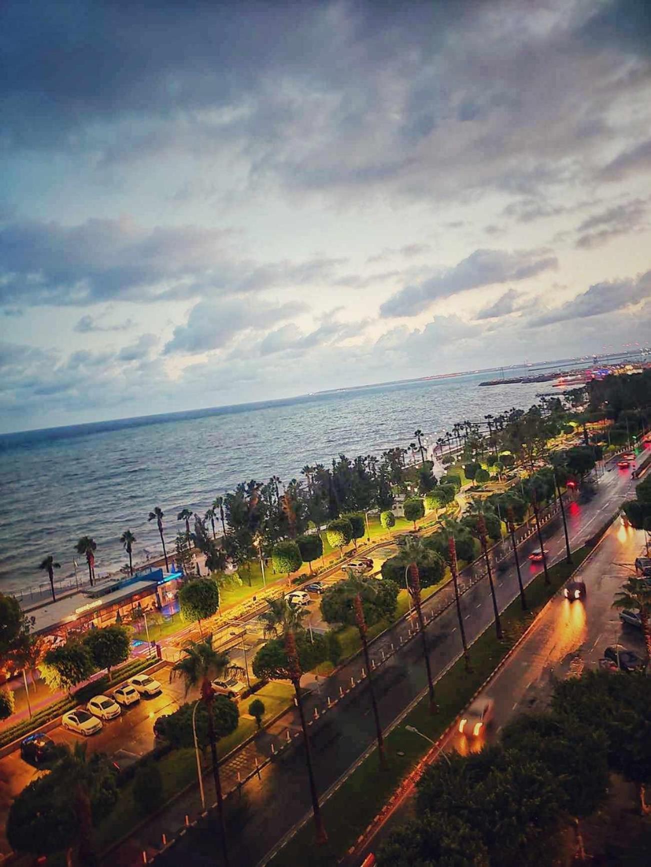 לימסול Sea Front & City Center, Amazing Sea View מראה חיצוני תמונה