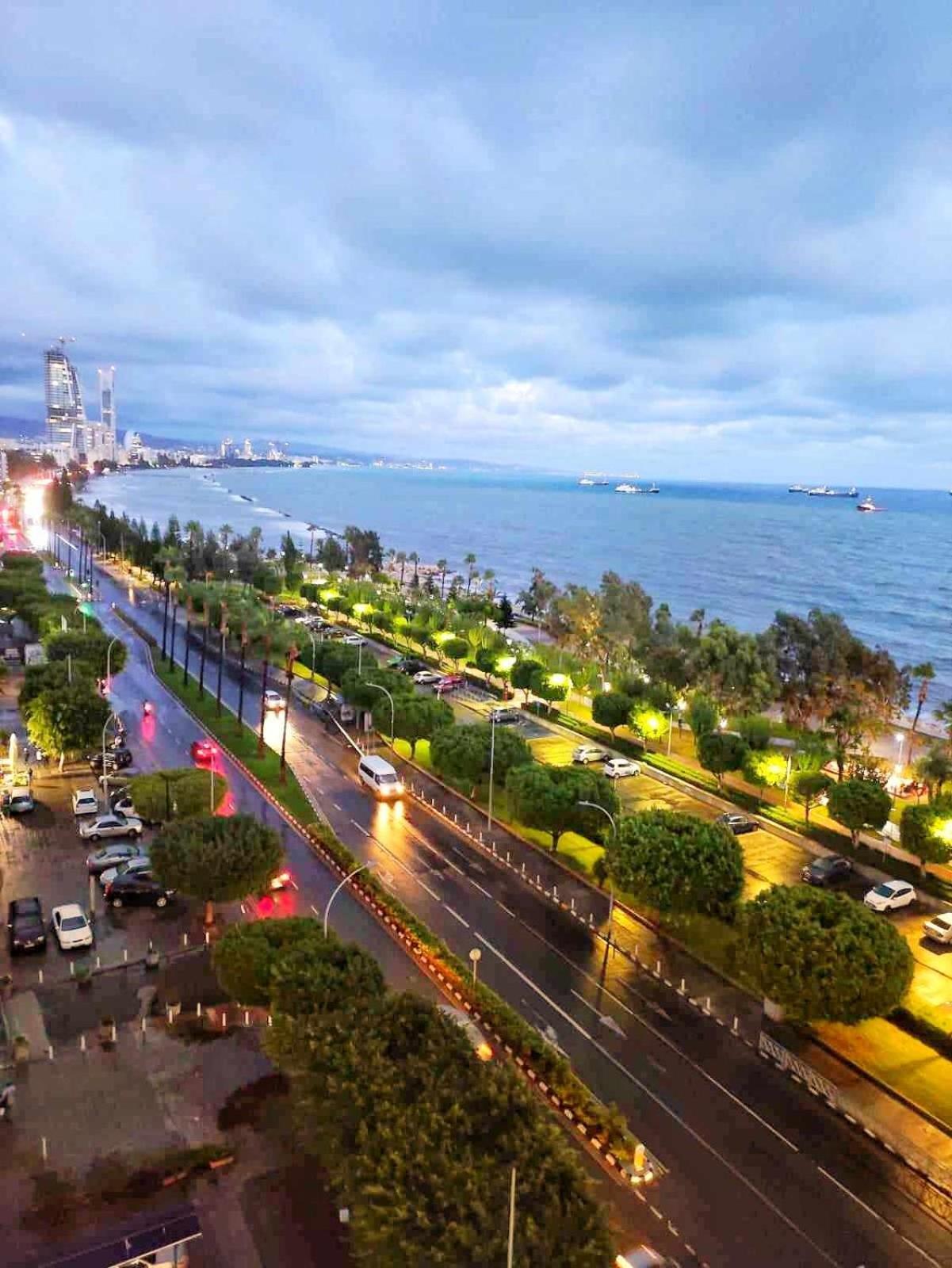 לימסול Sea Front & City Center, Amazing Sea View מראה חיצוני תמונה