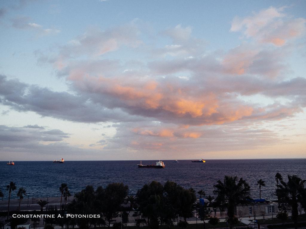 לימסול Sea Front & City Center, Amazing Sea View מראה חיצוני תמונה